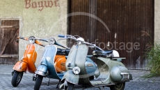 3 Vespa with authentic background